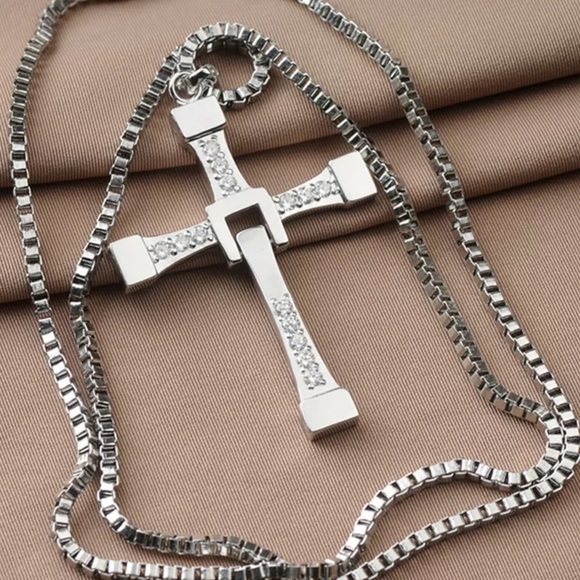 Silver Cross Pendant Necklace! - Picture 2 of 4
